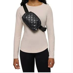Lolë Unisex Quilted Fanny Pack Belt Bag Black NWOT